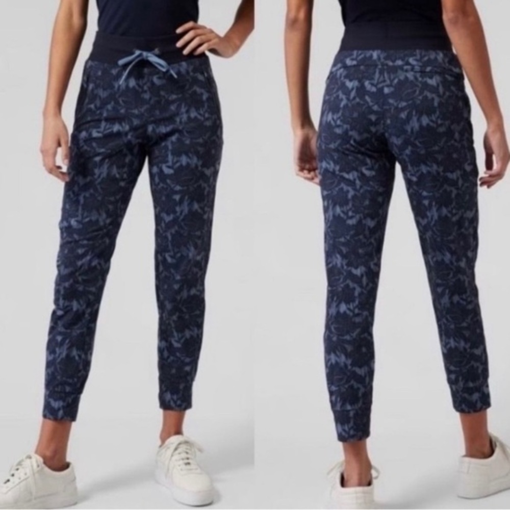 Athleta Trekkie Navy Blue Floral Women's Blue Patterned Pants size 2